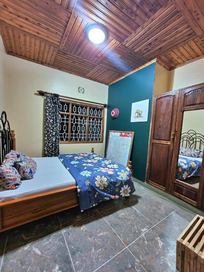 Mazzola Safari House&Backpacking Hotell Arusha Exteriör bild